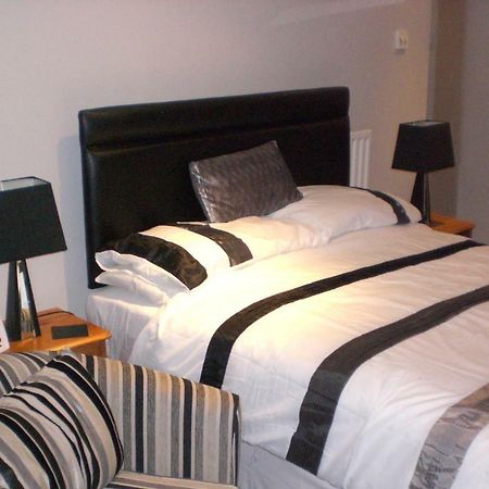 Hôtel Cheapsleepz 49 Moscow Drive à Liverpool Extérieur photo