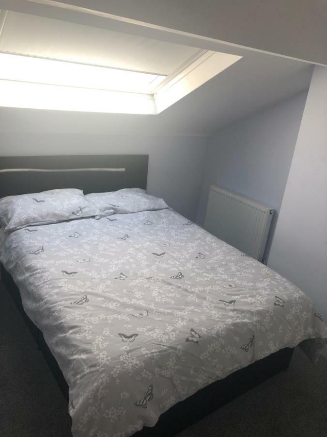 Hôtel Cheapsleepz 49 Moscow Drive à Liverpool Extérieur photo