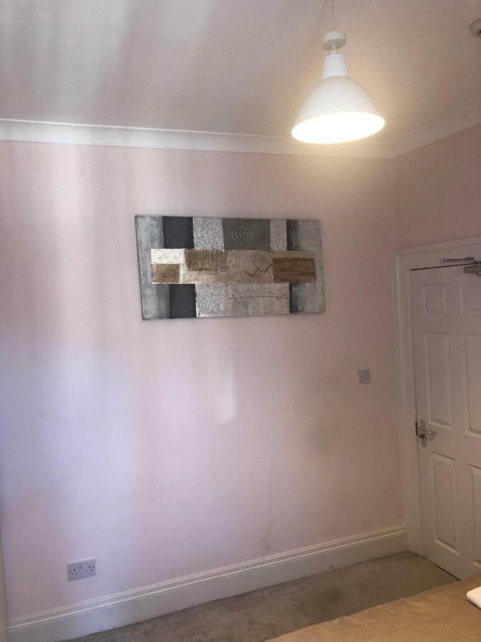 Hôtel Cheapsleepz 49 Moscow Drive à Liverpool Extérieur photo