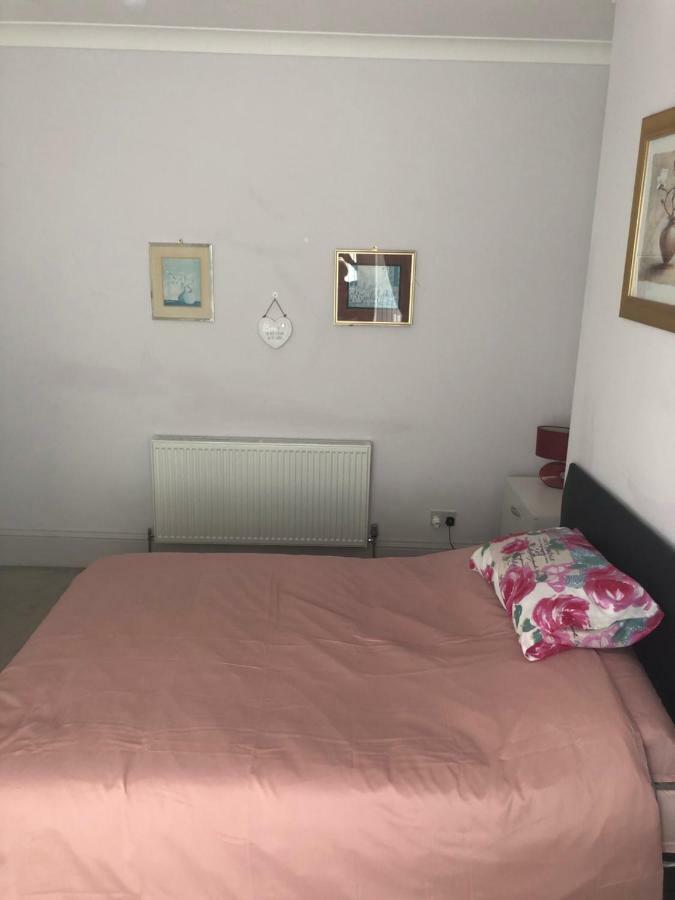 Hôtel Cheapsleepz 49 Moscow Drive à Liverpool Extérieur photo