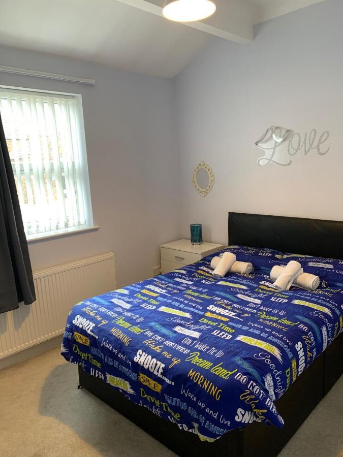 Hôtel Cheapsleepz 49 Moscow Drive à Liverpool Extérieur photo
