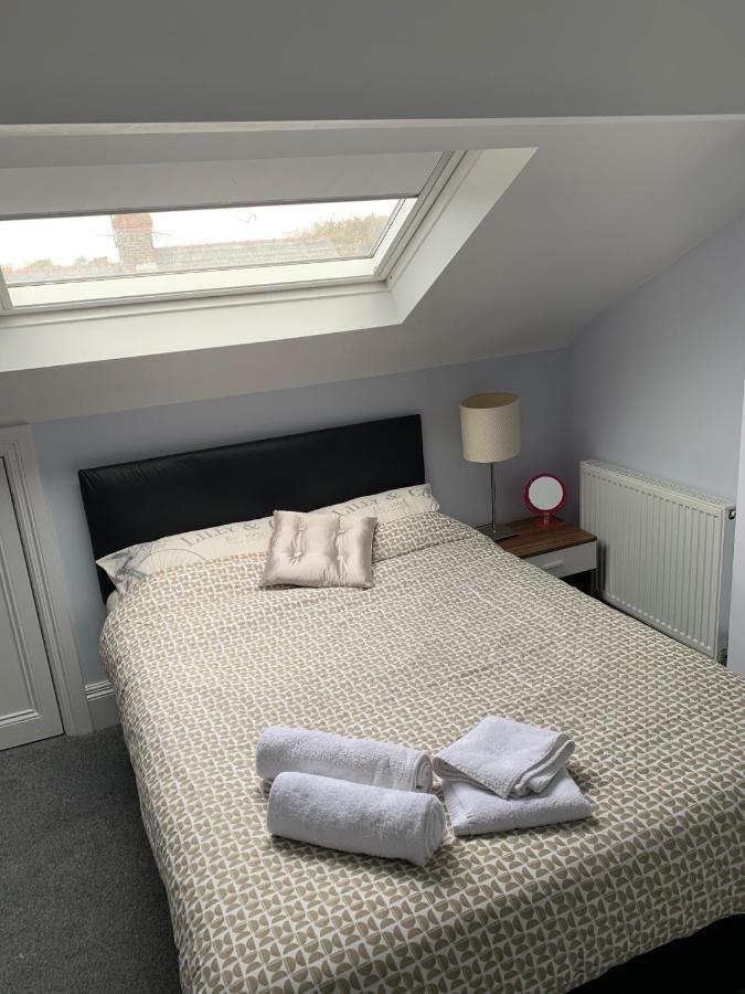 Hôtel Cheapsleepz 49 Moscow Drive à Liverpool Extérieur photo