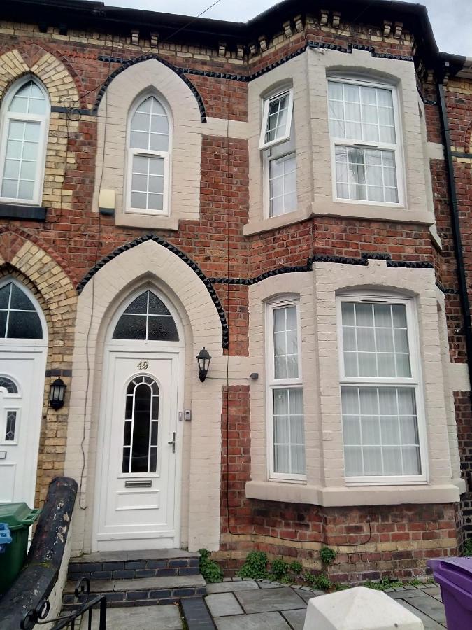 Hôtel Cheapsleepz 49 Moscow Drive à Liverpool Extérieur photo