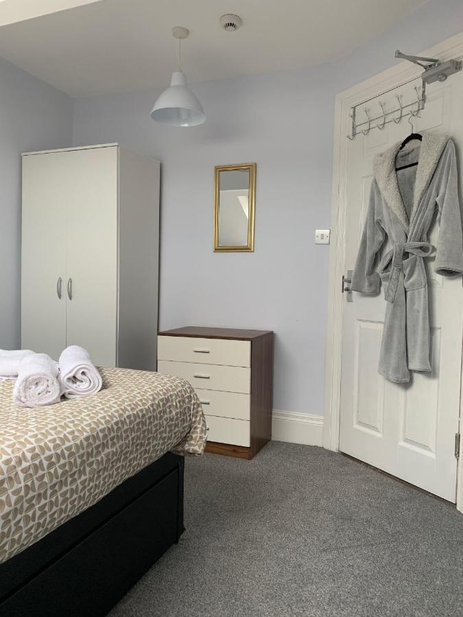 Hôtel Cheapsleepz 49 Moscow Drive à Liverpool Extérieur photo