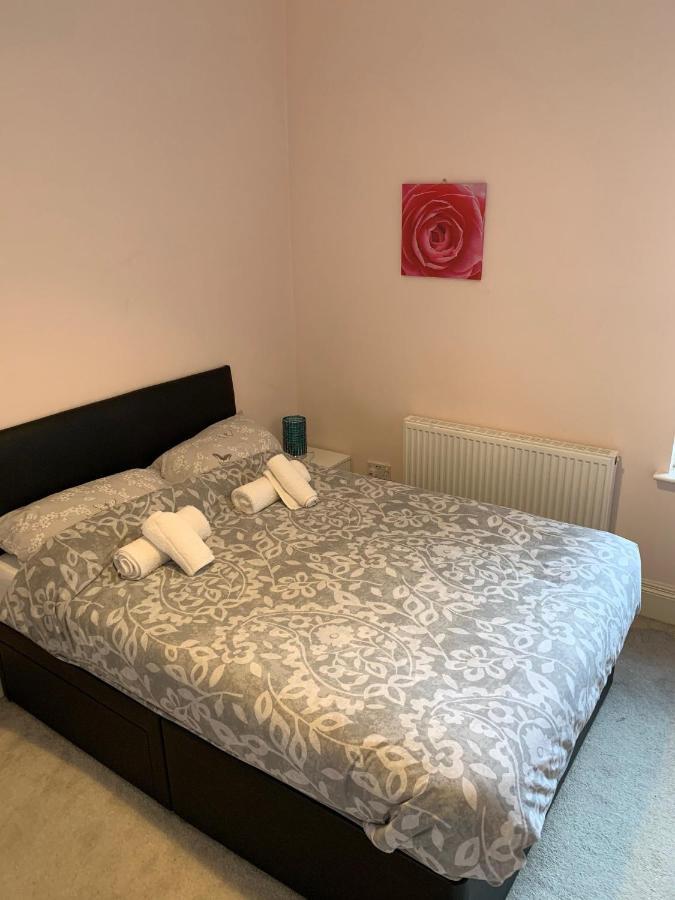 Hôtel Cheapsleepz 49 Moscow Drive à Liverpool Extérieur photo